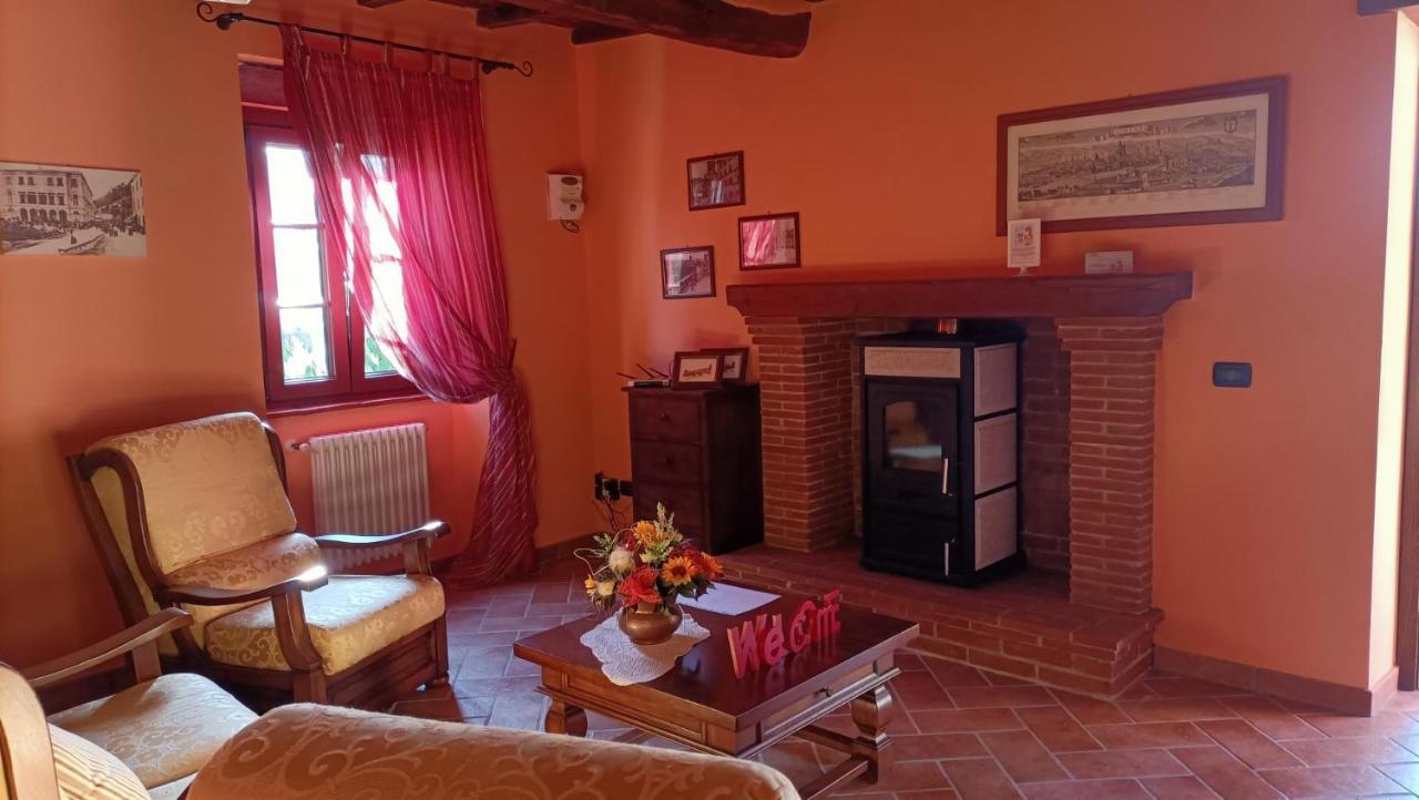 La Collina Dei Franchi Bed & Breakfast Camporgiano Dış mekan fotoğraf