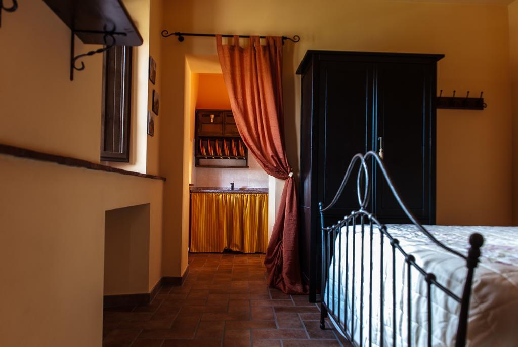 La Collina Dei Franchi Bed & Breakfast Camporgiano Oda fotoğraf